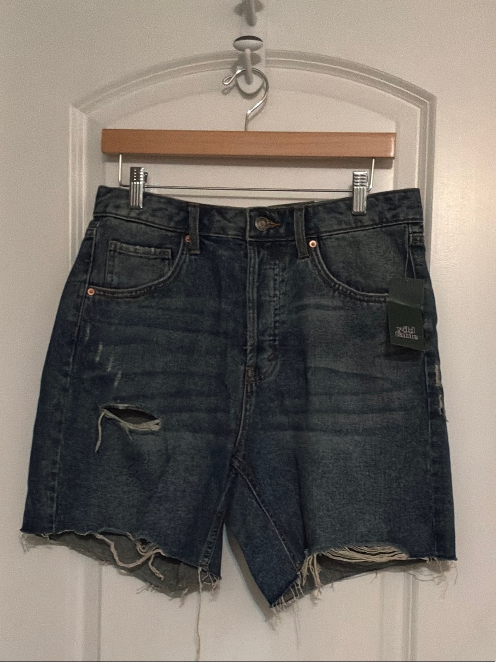 wild fable dark blue distressed denim shorts women’s size 10